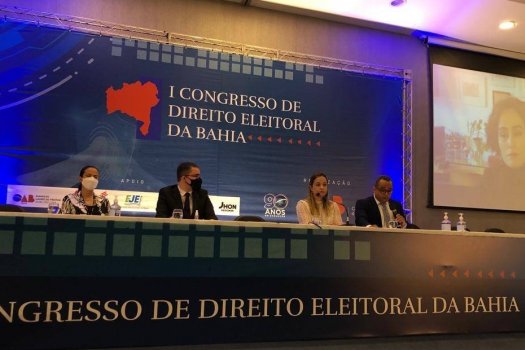 [Henrique Neves, ex-ministro do TSE, participou do segundo dia do I Congresso de Direito Eleitoral da Bahia]