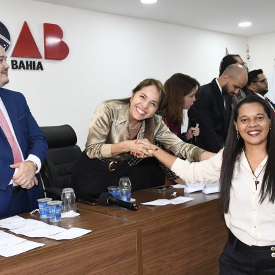 [06-06-2022 - OAB-BA entrega mais de 80 carteiras a jovens advogados e advogadas]