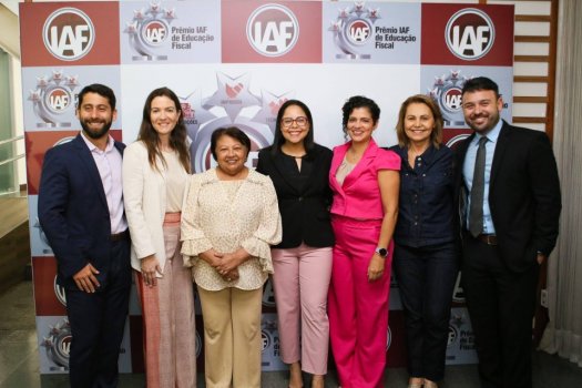 [OAB da Bahia recebe prêmio IAF de Educação Fiscal por iniciativa voltada para estudantes]